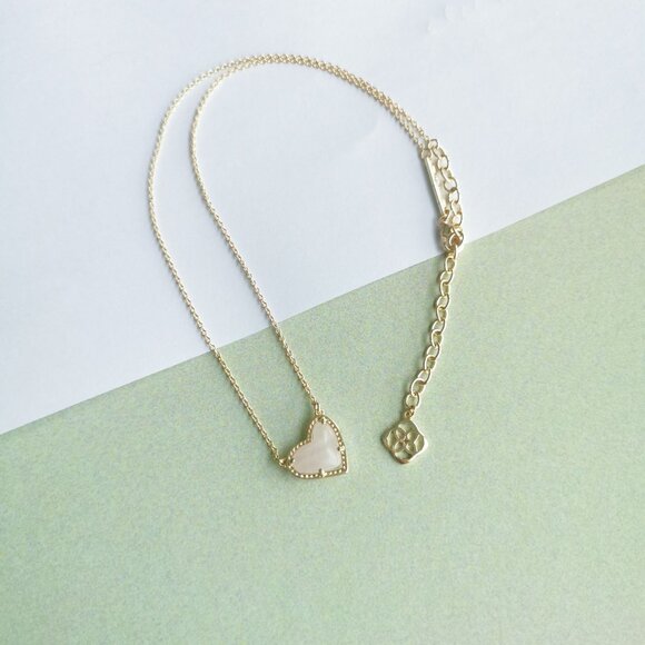 Kendra Scott Ari Heart Rose Quartz Necklace - Gold - Picture 4 of 4